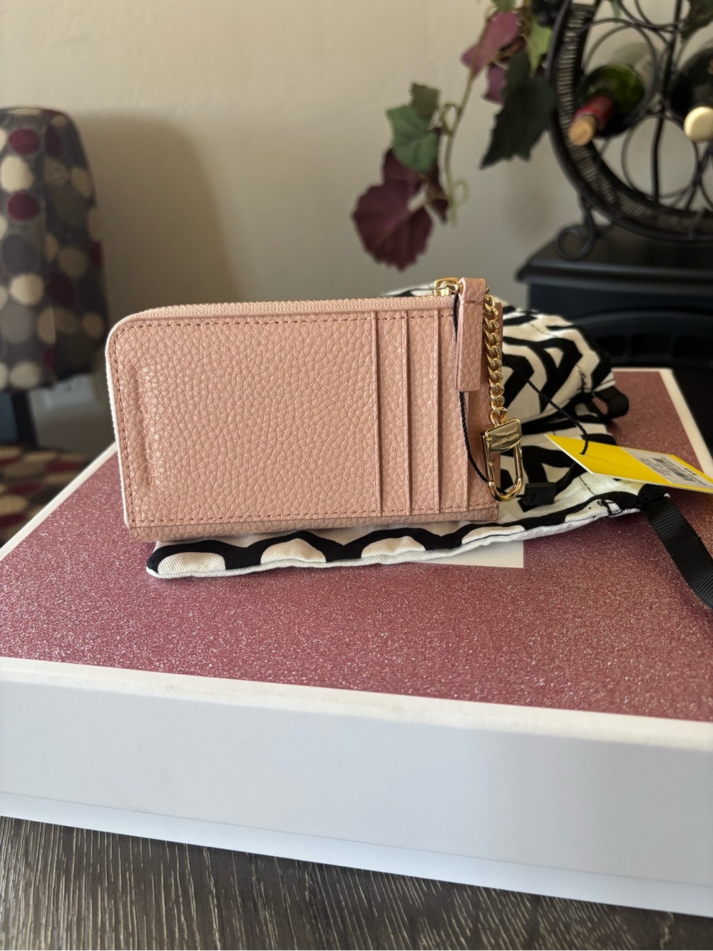Marc Jacobs Blush Pink Leather Zip Card Wallet with Gold Logo - Picture 4 of 6